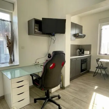 Charming Studio Of 25m Located In Aytre!
